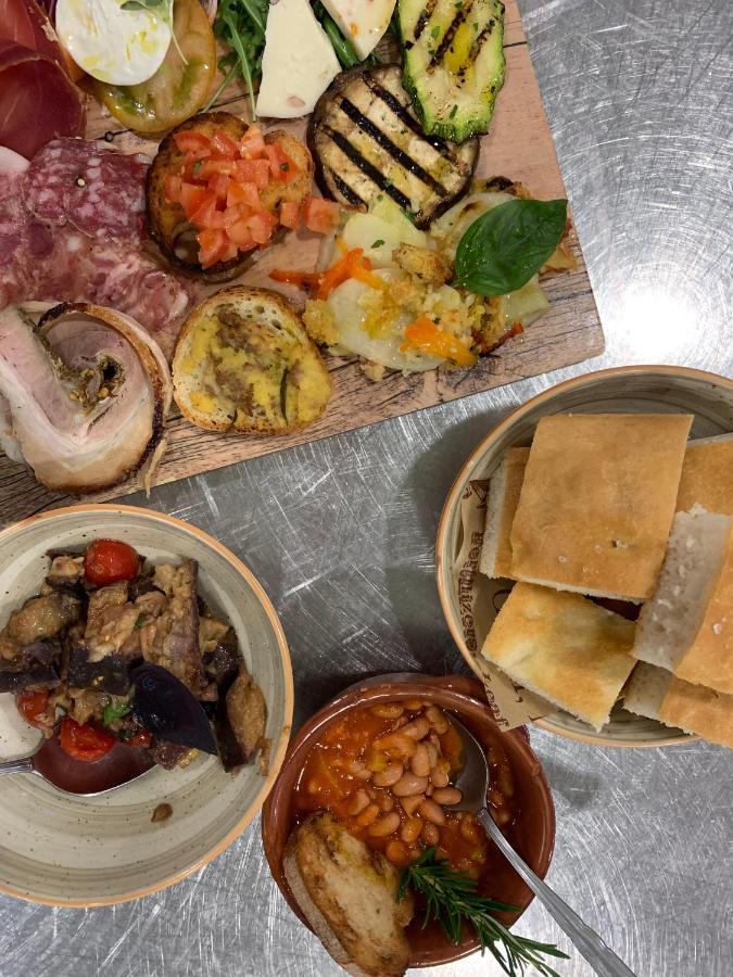 La Tenuta Di Trimalcione Pofi Bagian luar foto