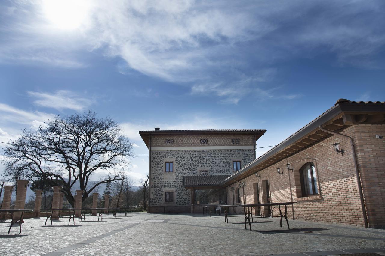 La Tenuta Di Trimalcione Pofi Bagian luar foto