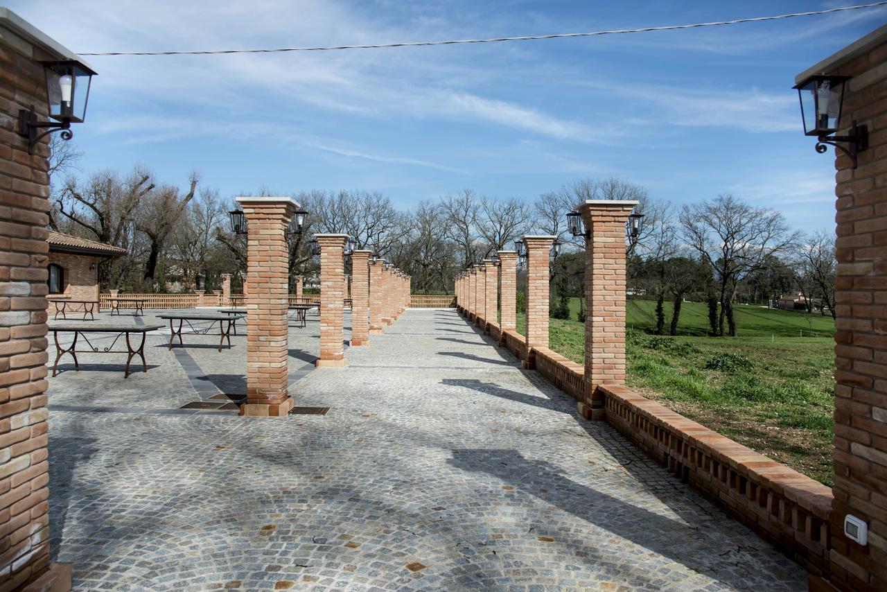 La Tenuta Di Trimalcione Pofi Bagian luar foto